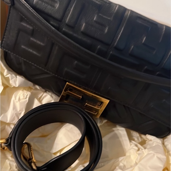 Fendi baguette medium embossed - Picture 9 of 11